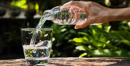 چه مقدار آب بنوشیم تا کلیه‌هایی سالم داشته باشیم؟